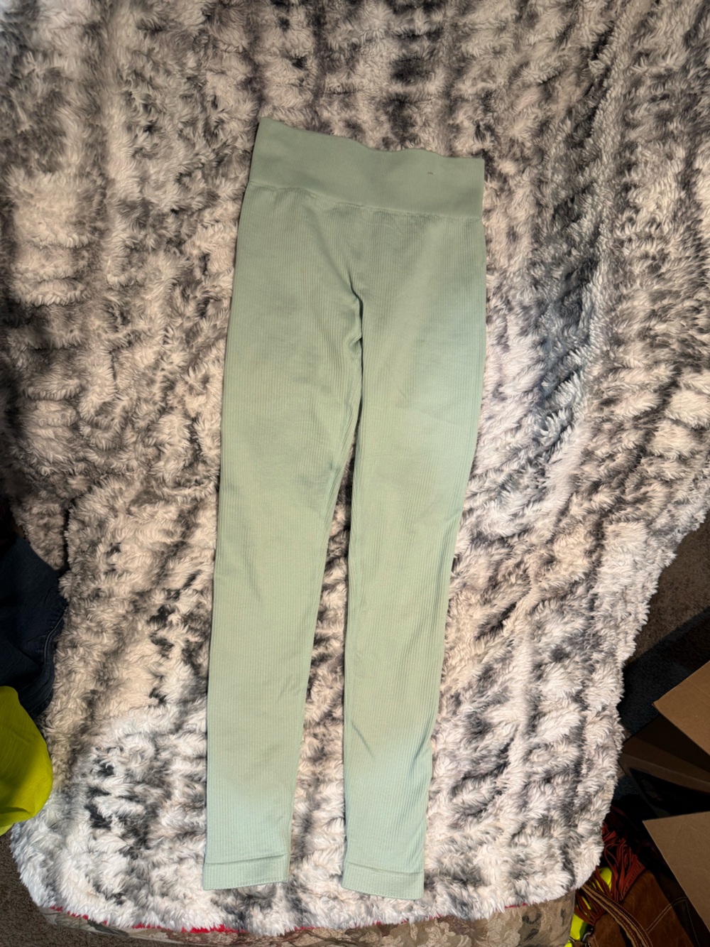 Women VS - Mint Green Leggings - Butt Lifting (small spot on calf) **